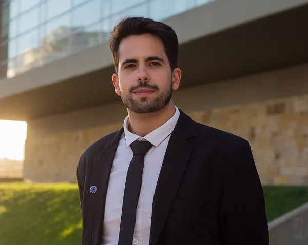 Juan Seballos, abogado